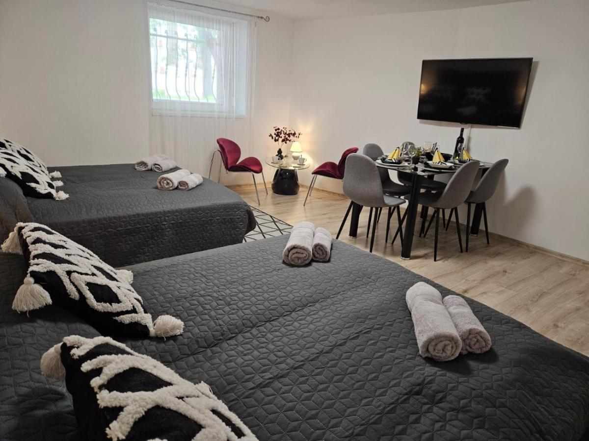 Holiness Apartmanok Segedin Dış mekan fotoğraf